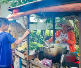 Bún cá ăn cùng trứng vịt lộn ở Búng Bình Thiên