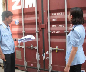  TP.HCM: Quản lí chặt chẽ hàng tạm nhập tái xuất, chuyển khẩu