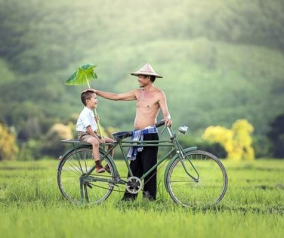 Cảm ơn bố đã cho con thấy chúng ta nghèo như thế nào!