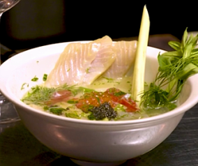Tô phở trứng cá tầm chỉ có ở Sài Gòn